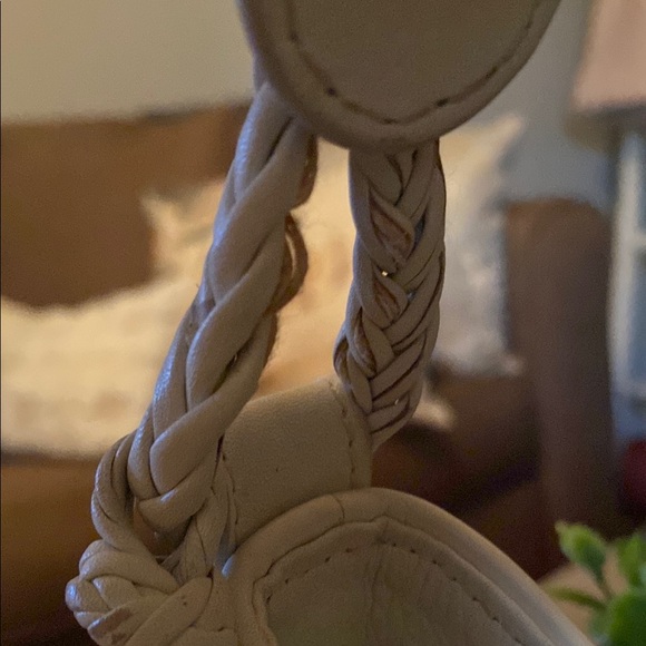 Christian Dior off White Ethnic Collection Leather shoulder Bag - Picture 11 of 17